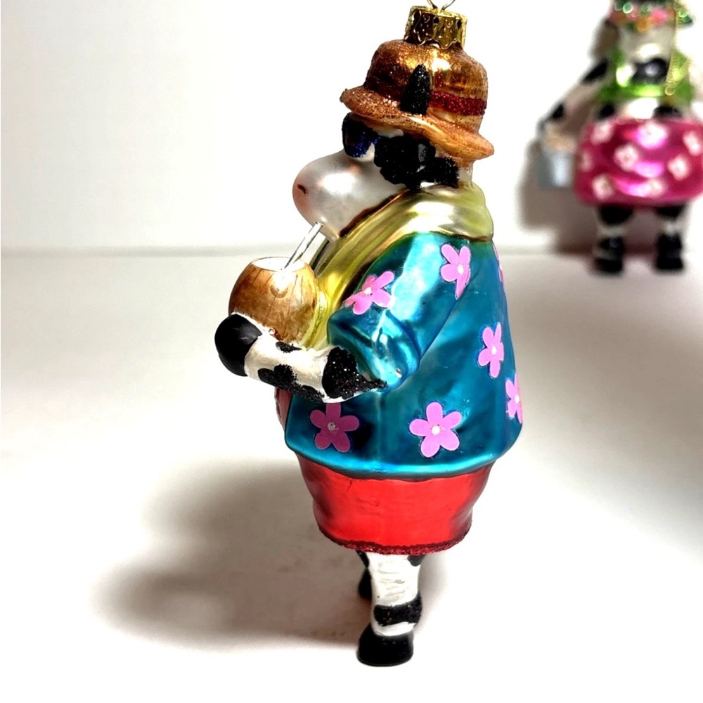 Heifer and Steer Tropical Vacationing Cows, set of 2 Glass Ornaments 5 inch each - Picture 7 of 11